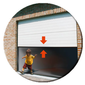 seguridad 300x300 - Puerta de garaje automática de madera acanalada media