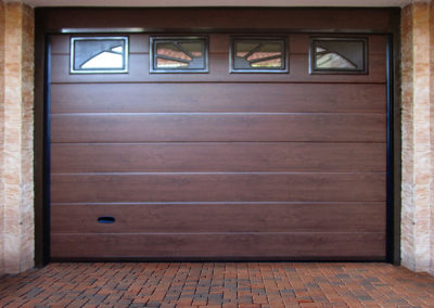 madera acanalada media 3 400x284 - Puerta de garaje automática de madera acanalada media